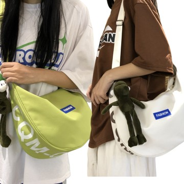 免運🎀 斜挎包包女大容量餃子包女斜挎學生手提袋拎書袋補習補課單肩書包單肩側背包餃子包 牛角包 斜背包月牙包 水餃包女 X