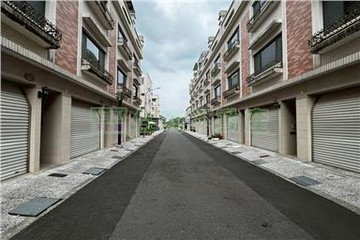 官田二鎮｜10年屋中庭美車墅｜台南市官田區二鎮
