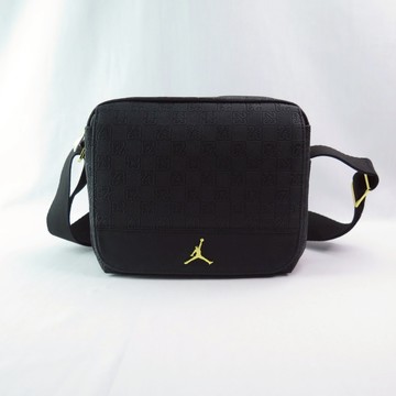 JORDAN 斜背包 JD2543108AD001 斜挎包 隨身包 黑/金【iSport愛運動】