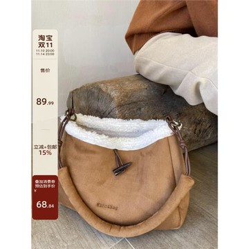 你好卡農 搶C位搭配！麂皮絨牛角扣單肩包腋下包包