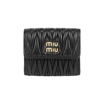 MIU MIU 金字納帕軟皮釦式三折小短夾(黑色)