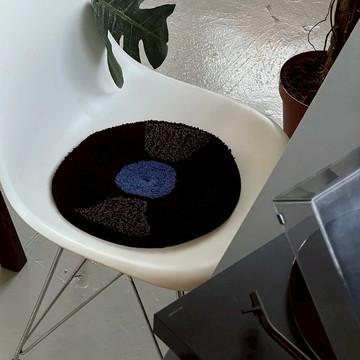 日本製 手工簇絨 蓬鬆軟軟小坐墊 藍黑膠