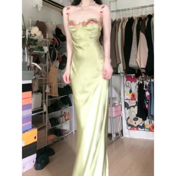 訂婚禮服高端輕奢小眾晨袍女新娘敬酒服新婚便裝緞面吊帶連衣裙子