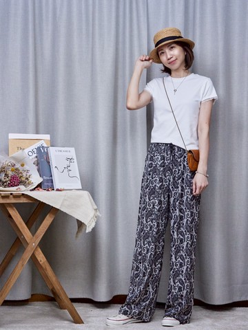 「夏日文青日常」|輕鬆駕馭滿版印花的自在感寬褲