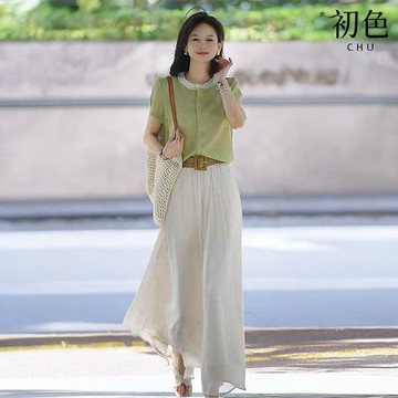 初色 文藝風拼色圓領短袖針織衫上衣女上衣+荷葉邊裙襬長裙半身裙套裝-綠衣白裙-13199(M-2XL可選)