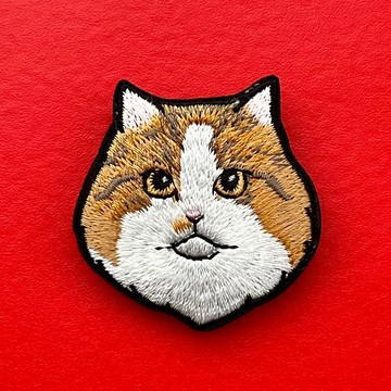 令人想觸摸的蓬鬆貓咪「Coron」胸針