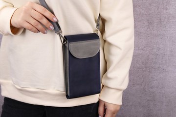 手工皮革 iPhone 16 包 / 迷你斜挎卡夾包 / 肩背包