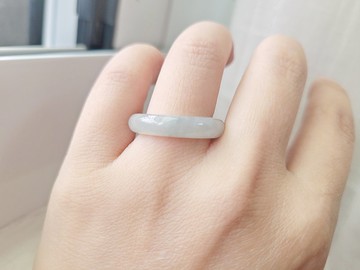 【親翠】天然翡翠 冰潤睛底極簡清爽卻又獨一無二手指鐲13.5號戒
