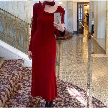 ParrotFashion 針織洋裝 荷葉邊花朵圍脖素色針織洋裝女冬季新品緊身氣質中長裙