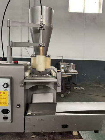 {質量保證}半自動水餃機開口鍋貼機器仿手工餃子全自動煎餃機商用日式蒸餃機