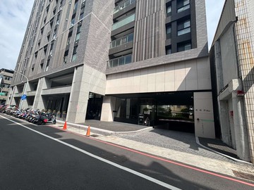 ｛余育賢｝駁二〃鹽埕序〃精品二房二衛＋車位❤獨家｜高雄市鹽埕區大公路