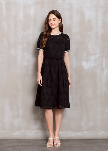 雅緻綻放剪花雪紡洋裝（附腰帶）