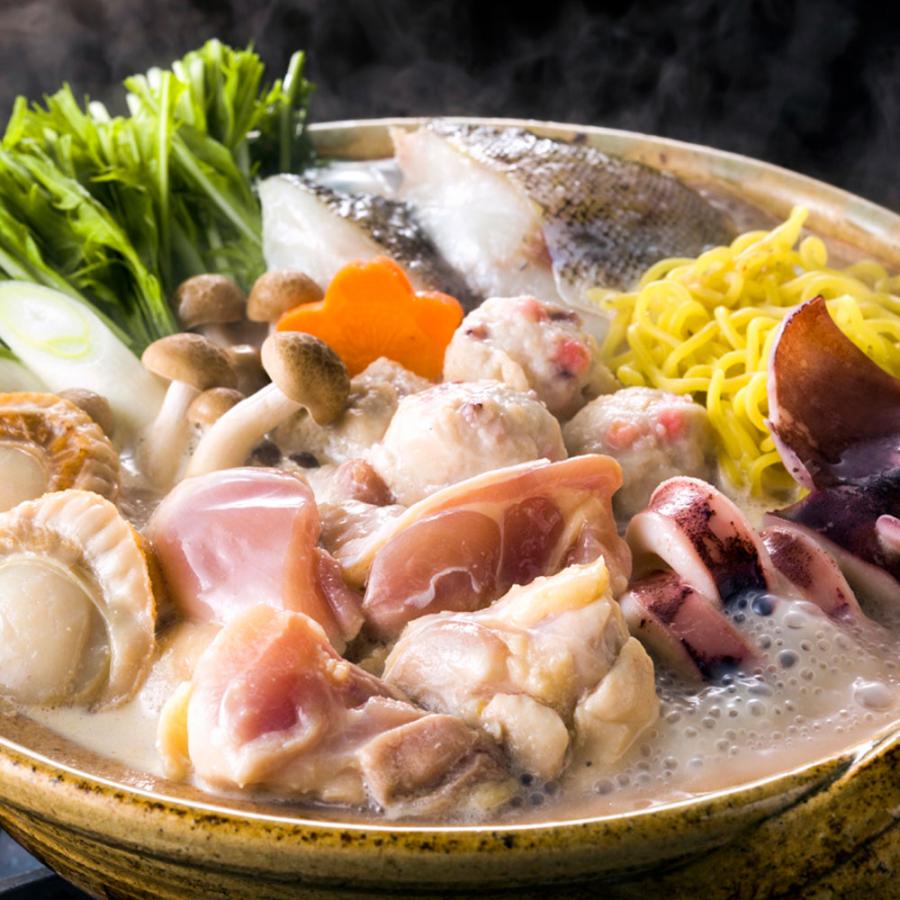 北海道 鶏白湯鍋 Aセット( 鶏もも肉500g・いか・帆立・助宗鱈・つみれ・生ラーメン・たれ)送料込み（離島は配送不可）  (0080143)