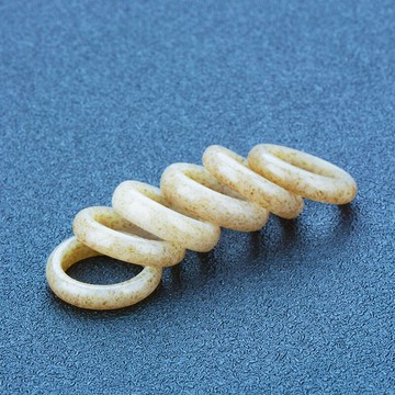 和田玉飄色麻糖戒指男士女款情侶款尾戒對戒簡約指環糖料玉石戒指1入