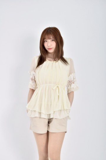 (M) 雪紡蕾絲珍珠杏色綁帶短袖上衣