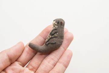 水獺胸針 Otter mini brooch pin