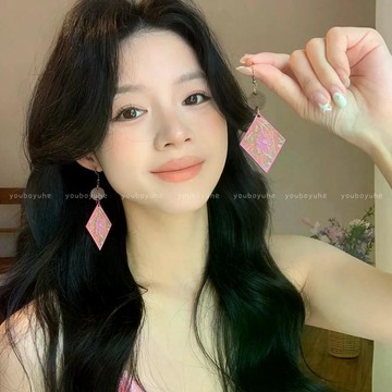 波西米亞菱形花紋木質長款耳環女 高級感氣質耳釦 適合旅遊度假風耳飾 小眾別緻花紋設計耳飾