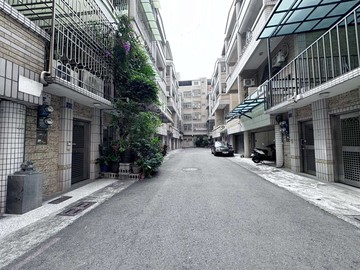 左營捷運高鐵大地坪邊間六房車墅稀有釋出｜高雄市左營區文自路