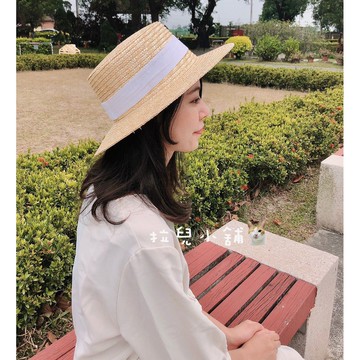 「拉兒小舖」台灣出貨- 法式優雅 度假風 平頂式 氣質  編織  麥梗 黑白緞帶草帽 歐美風格 時尚