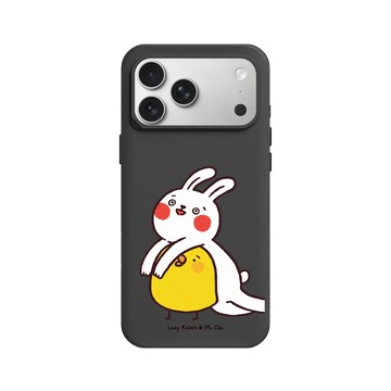 iPhone 17 Pro Max SolidX 黑 - 懶散兔與啾先生 Lazy Rabbit and Mr.Chu - 黏著你
