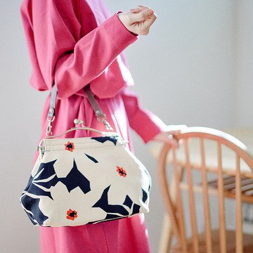 橫長便攜口金包 瑪格麗特 【日本製】手提包 Frame Bag