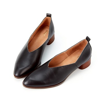 復古優雅全真皮V口素面粗跟鞋 黑色