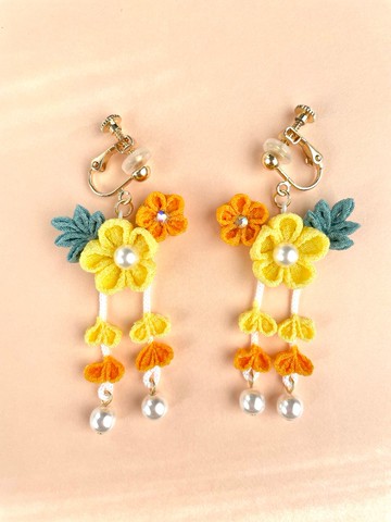 帶有大和撫子風情的花朵耳環 – 耳釘、摘花工藝、黃色、橙色、日