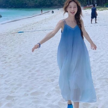 【台灣有貨】實拍 2024夏季新款女裝法式海邊度假風漸變吊帶連衣裙時尚無袖海浪裙潮