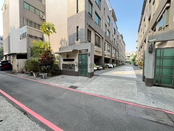 建工商圈｜大面寬社區型雙車別墅（稀有釋出）｜高雄市三民區大豐二路