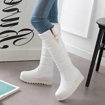 【良品舎】全館免運 快速出貨 雪地靴大碼厚底防水羽絨雪地靴平底大棉中筒靴保暖靴子女冬加絨高筒長靴