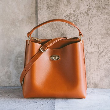 典雅旋扣真皮手提斜背包 22268 黃棕
