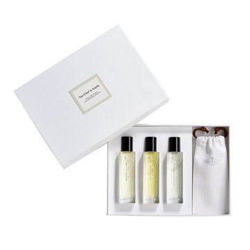 領券最高折$300【Van Cleef & Arpels】珠寶花園香氛禮盒(靜謐橙花15ml+月夜廣藿香15ml+無瑕‧檀15ml .贈迷你瓶.附紙袋)