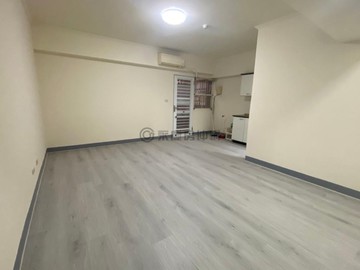 ✯武廟近捷運翻新有陽台大套房附車位✯｜高雄市苓雅區正大路