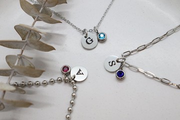 不鏽鋼 • 個人化姓名縮寫與誕生石項鍊，訂製字母