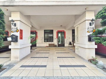 龍井輕屋齡寧靜美宅大四房透天騎樓停車｜台中市龍井區工業路