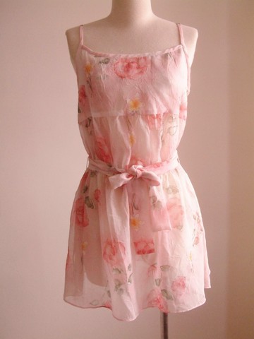 細肩帶長版玫瑰花上衣(粉紅色)