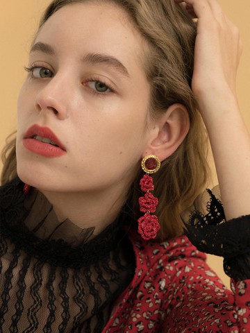 Gorgeous Rose Knit Earrings [Red]
