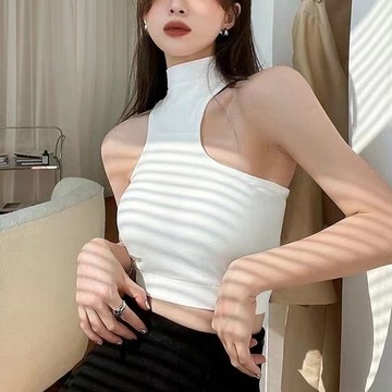 特價*2款多色現貨秒出售完不再【JinG】固定罩杯*繞脖高領/胸前挖洞*親膚彈力吸呼胸墊背心♥️牛奶冰絲 螺紋棉 無袖