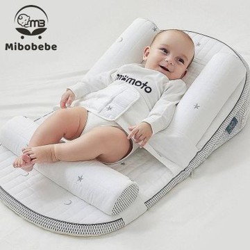 【Mibobebe】多功能寶寶防吐奶斜坡墊 (餵奶枕 床中床 附收納袋)