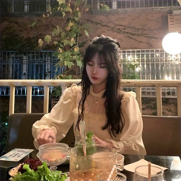 法式復古溫柔蕾絲連衣裙女春季新款收腰顯瘦氣質過膝長款裙子