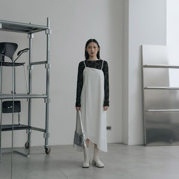 QUEENSHOP_S 女裝 不對稱剪裁細肩長洋裝-米白 現+預 【01087302】