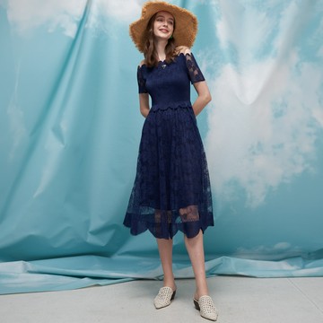 CLL巧玲瓏 一字領浪漫蕾絲雕花洋裝 7135918