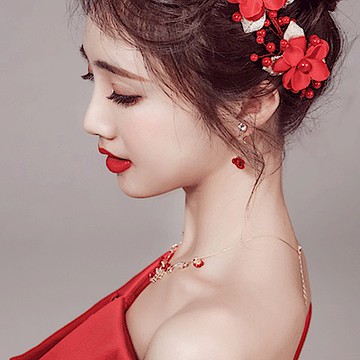 Hera 赫拉 愛的宣言紅玫瑰鑲鑽扭珠新娘飾品-玫瑰耳夾