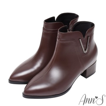 🔥年末出清5折🔥Ann’S防潑水材質-薇拉訂製V金屬雙車線粗低跟尖頭短靴4.5cm-深咖(版型偏小)
