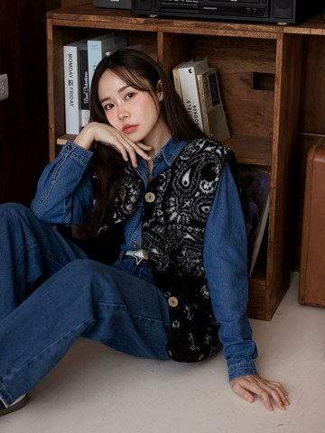 柔軟短絨圖騰造型排釦背心