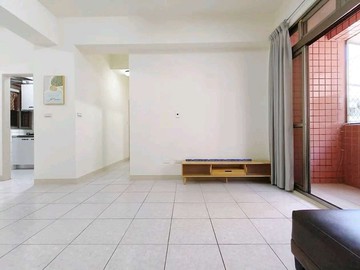 蛋黃區義享天地好市多/輕軌新上國小站/美三房平車 ｜高雄市左營區至聖路