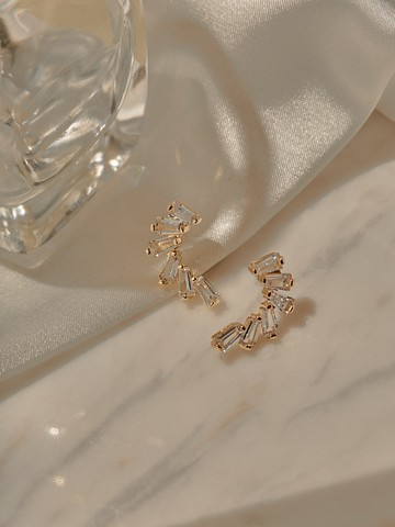 弧形鑲嵌鋯石閃耀輕奢耳環