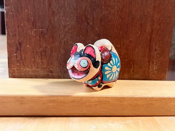 擺飾「喵喵叫的狗」