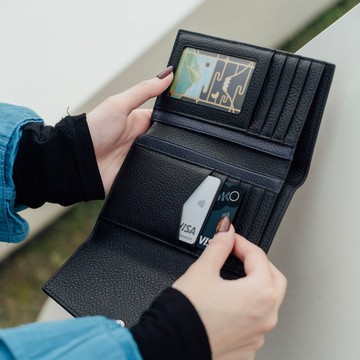 【只限預購 2月中到貨】Keira摺疊式真皮錢包 - 黑色 可加購印名