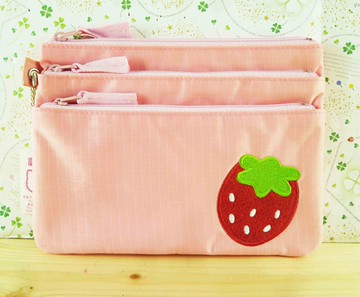 【震撼精品百貨】草莓 Strawberry 三層化妝包-粉格子 震撼日式精品百貨